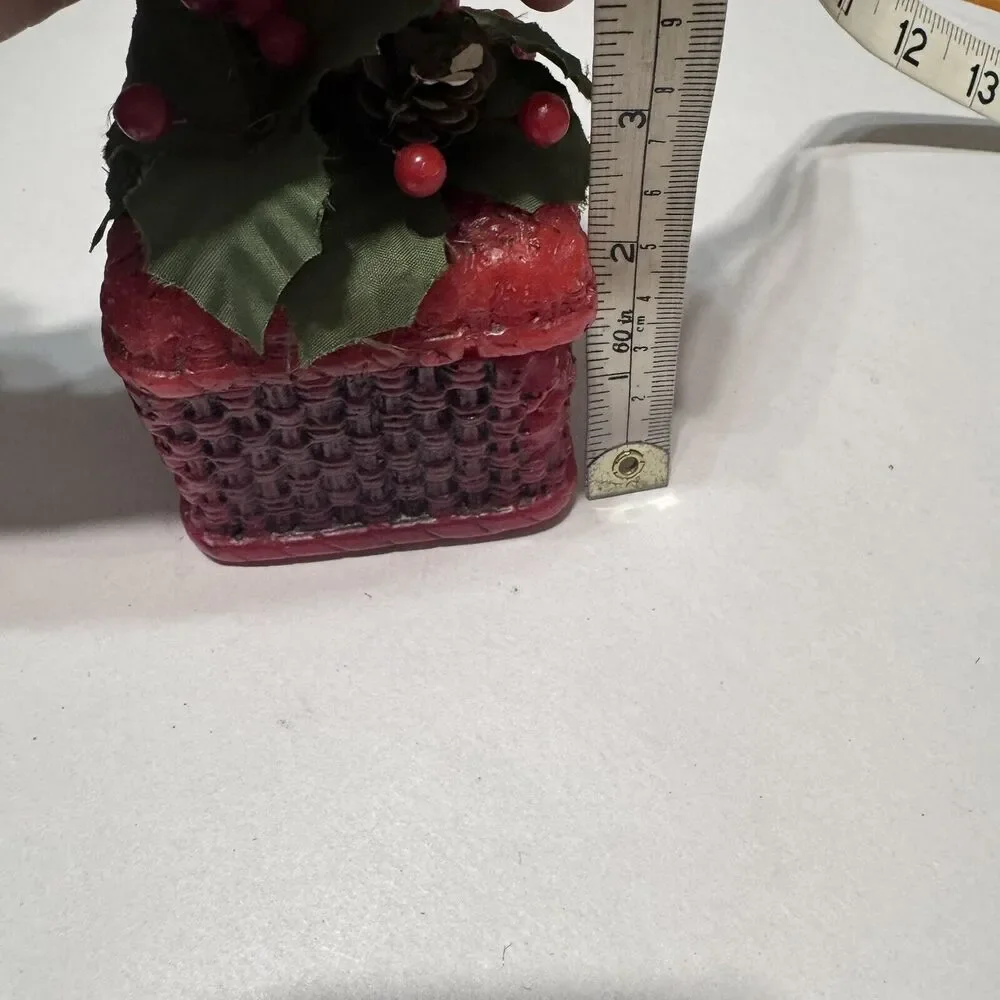 Vintage Holly Berry Basket shaped candle Christmas 1984 Wax square box w/ lid‎